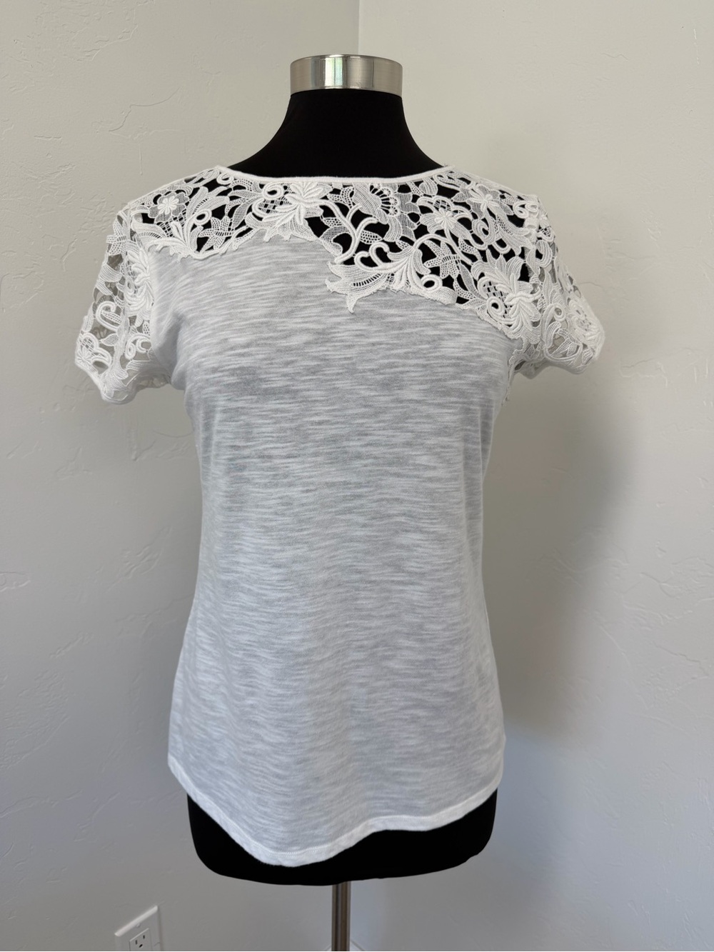 Sundance White Crochet Lace Yoke Short Sleeve Tee Size M